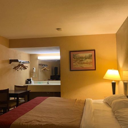 Economy Inn & Suites Ганнибал Экстерьер фото