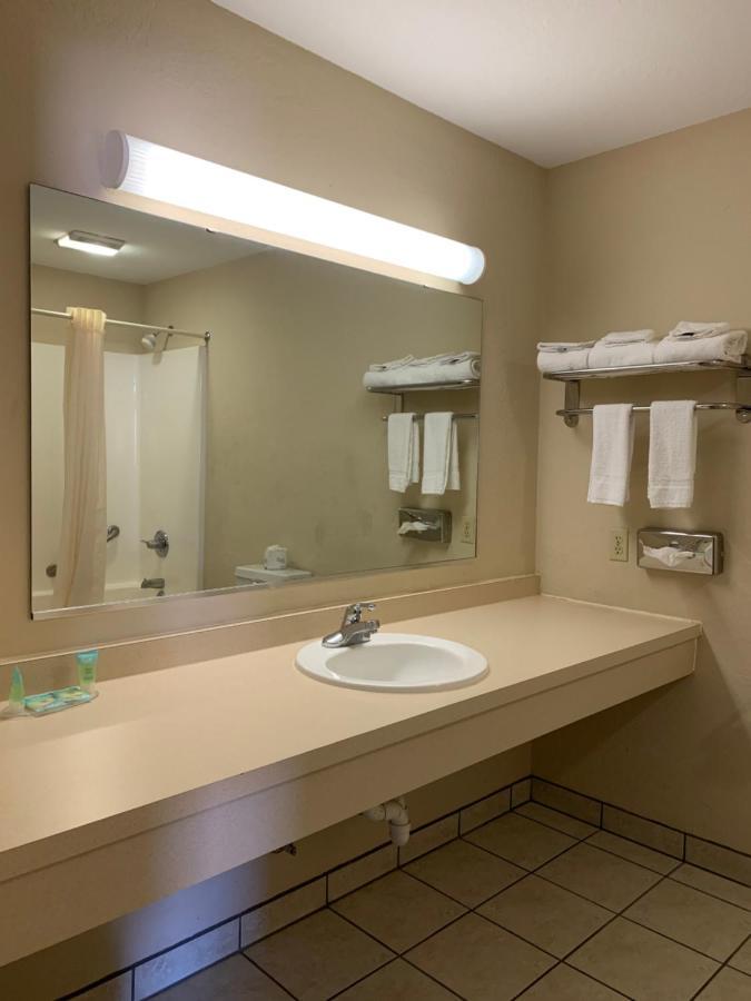 Economy Inn & Suites Ганнибал Экстерьер фото